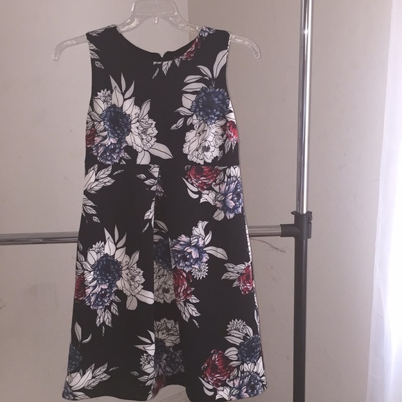 Maternity Dress by Taylor For A Pea In The Pod - Picture 3 of 6